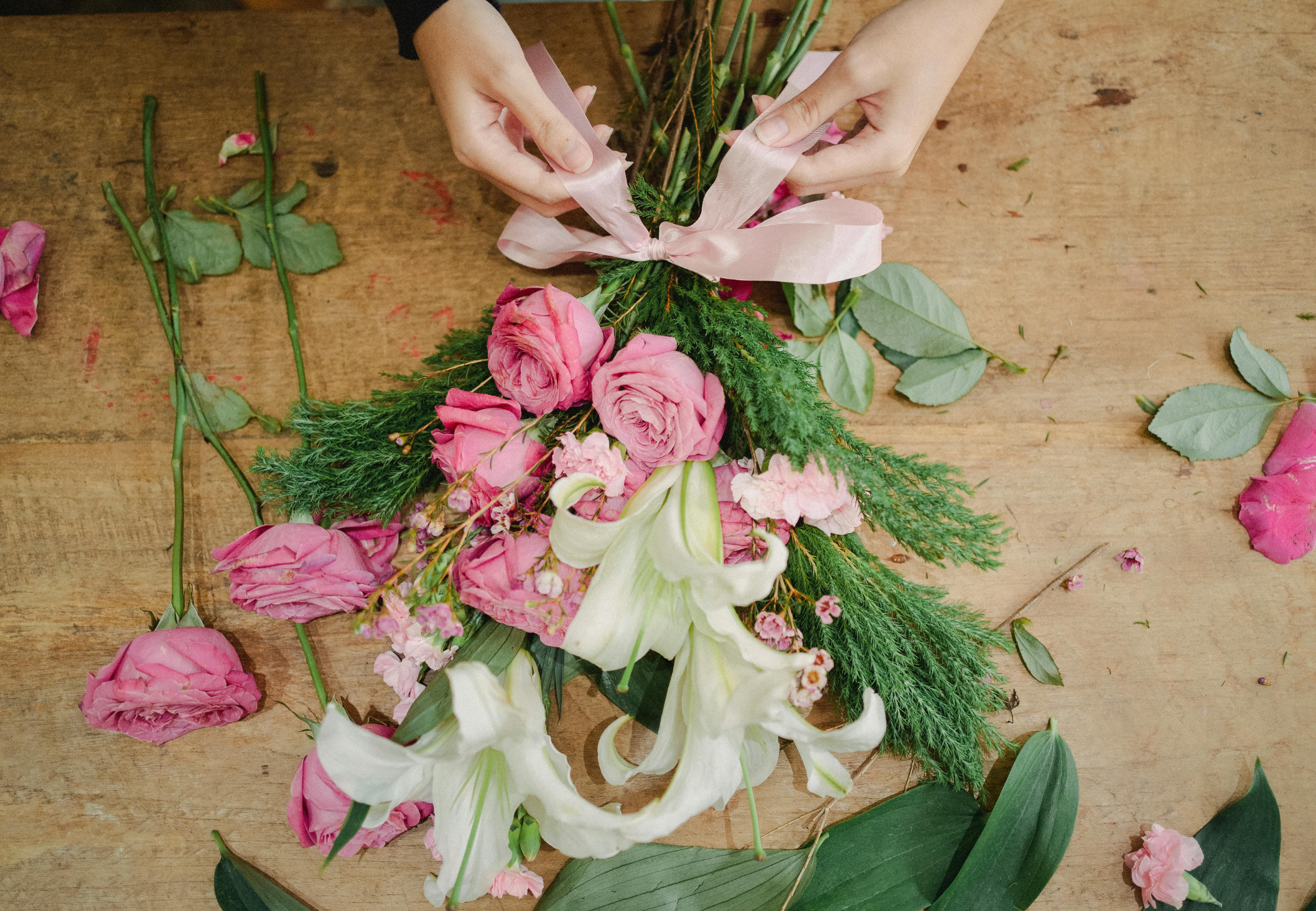 florist arranging a pink bouquet